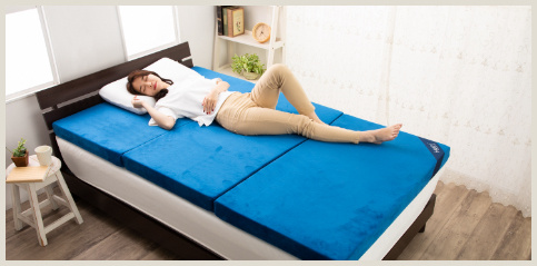 エムリリー優反発・厚み8cm三つ折りタイプ
畳やフローリングに直接敷いて使用できる 収納にも便利な三つ折りタイプ