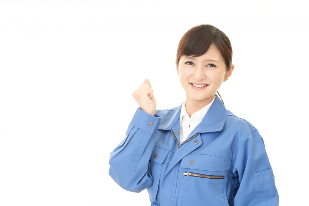 ガッツポーズをしている女性